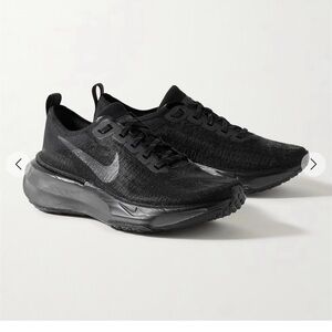 Nike Black Invincible 3 use, in decent condition.